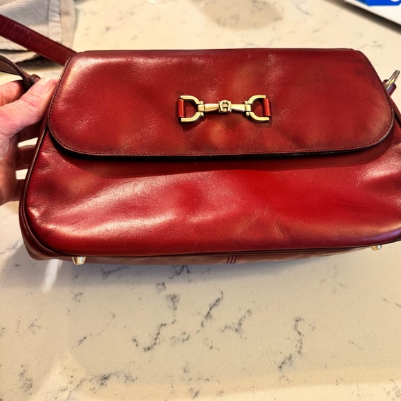 Elegant Etienne Aigner Leather Shoulder Bag. - Picture 1 of 2